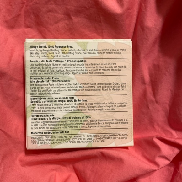 Stay-Matte Universal Blotting Powder - Picture 2 of 2